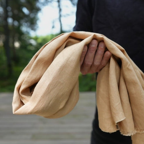 百日紅(サルスベリ)・草木染めリネンストール